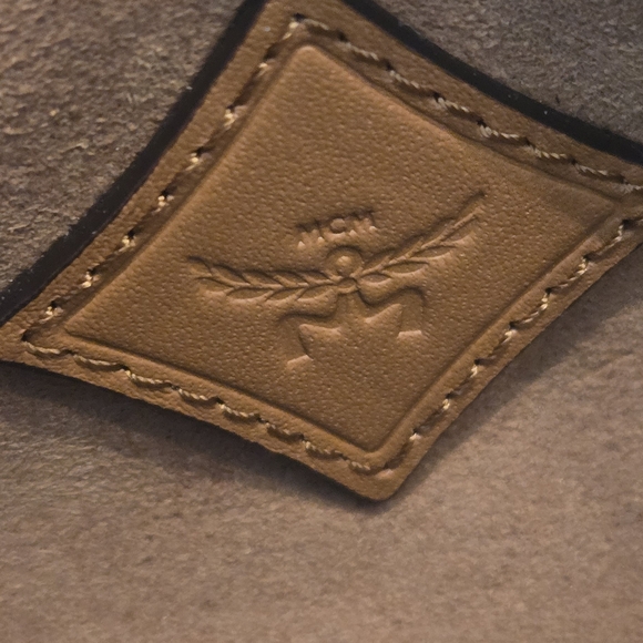 MCM Small Aren Shoulder Bag - Picture 6 of 13